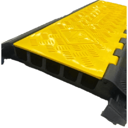 Protector de Cable de 5 Canales / Base de Goma y Tapa de Plástico / Capacidad 4.6 Toneladas / Canal 38x35MM / Longitud 90 cm / Amarillo y Negro