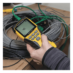 Probador de Cables / Coaxial, Voz, Datos y Video / Longitud 610 m (2001 ft) / 18 Puntos de Desconexión / POE y Voltaje / LCD Retroiluminada