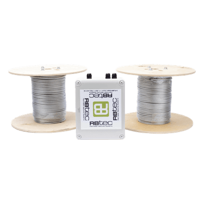 Kit de Cable Sensor Perimetral IRONCLAD / 305 m (1,000 ft) / 2 Zonas de 152 m (500 ft) / Detección por Análisis de Vibración / Tarjeta LPU400 Incluida / Calibración por Software
