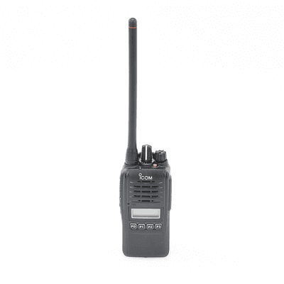 Radio Digital NXDN en la banda de VHF, rango de frecuencia 136-174MHz, sumergible IP67, analógico y digital, opera en sistemas trunking y convencional, 5W de potencia.