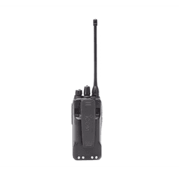 Radio digital NXDN en la banda de UHF, rango de frecuencia 400-470MHz, sumergible IP67, analógico y digital, opera en sistemas trunking y convencional, 5W de potencia.