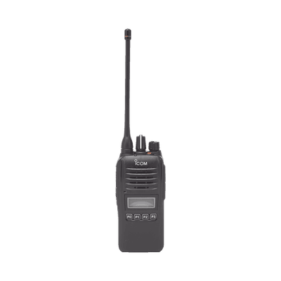 Radio digital NXDN en la banda de UHF, rango de frecuencia 400-470MHz, sumergible IP67, analógico y digital, opera en sistemas trunking y convencional, 5W de potencia.