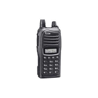 Radio portátil analógico, 5W de potencia, 128 canales, pantalla alfanumérica, teclado DTMF en rango de frecuencia 136-174 MHz.