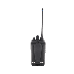 Radio portátil analógico UHF en rango de frecuencia de 450-520 MHz, 5 W de potencia de RF, 16 canales. Incluye: batería, cargador, antena, tapa de accesorios y clip.