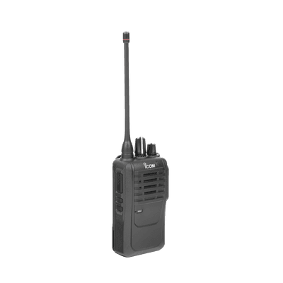 Radio portátil analógico UHF en rango de frecuencia de 450-520 MHz, 5 W de potencia de RF, 16 canales. Incluye: batería, cargador, antena, tapa de accesorios y clip.