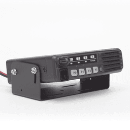 Radio Móvil Analógico en rango de frecuencia 136-174 MHz, 50 W de potencia de RF. Incluye micrófono, cable de corriente y bracket.