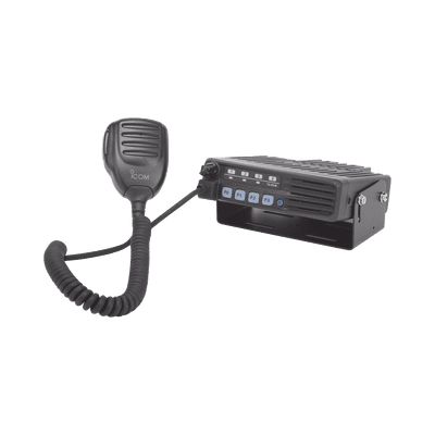 Radio Móvil Analógico en rango de frecuencia 136-174 MHz, 50 W de potencia de RF. Incluye micrófono, cable de corriente y bracket.