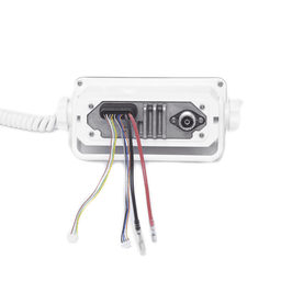 Radio móvil marino ICOM, color blanco, clase D DSC. Tx: 156.025 - 157.425 MHz, Rx: 156.050 - 163.275 MHz, 25W de potencia, sumergible IPX7 incluye micrófono y cable de alimentación