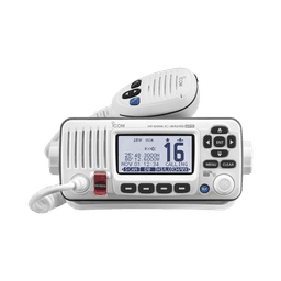 Radio Móvil Marino, color blanco, 25W, Tx:156.025-157.425MHz, Rx:156.050-163.275MHz, con GPS interconstruido, pantalla de matriz de puntos de fondo blanco, capacidad de llamada selectiva DSC, canales CAN,USA,INT incluye microfono, cable de alim..