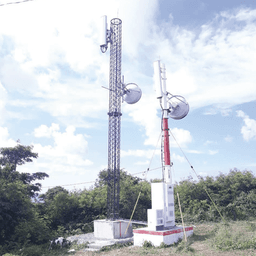 Torre autosoportada / Fibra de carbono / 18.3 m (60 pies) / 90 mph / 5000 lbs / Ultra ligera