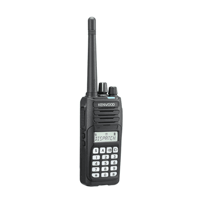 Radio portátil VHF 136-174 MHz, Digital NXDN-Analógico, DTMF, IP67, 5 Watts, 260 Canales, Roaming, Encriptación, GPS, Inc. antena, batería, cargador y clip