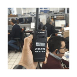 Radio portátil UHF 450-520 MHz, Analógico, 5 Watts, 260 Canales, 9 Teclas, IP55, MIL-STD-810, Inc. antena, batería, cargador y clip
