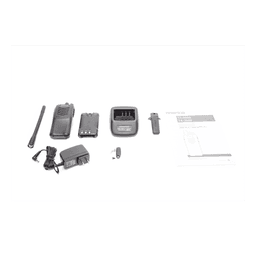 Radio portátil VHF 136-174 MHz, práctico y ligero, MIL-STD-810, 16 Canales, DTMF, IP54, VOX, Scan, Incluye antena, batería, cargador y clip