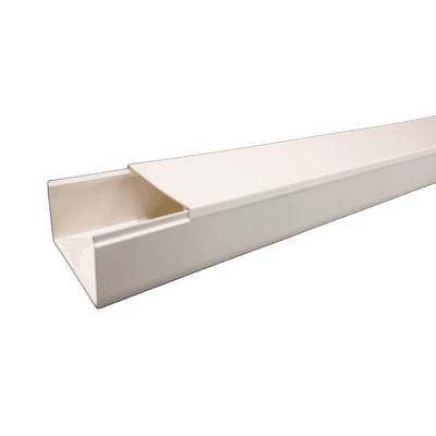 Canaleta TMK-4577 Color Blanco de PVC rígido Auto Extinguible, para uso en interiores, con un largo de 2.5 metros (5500-01250)